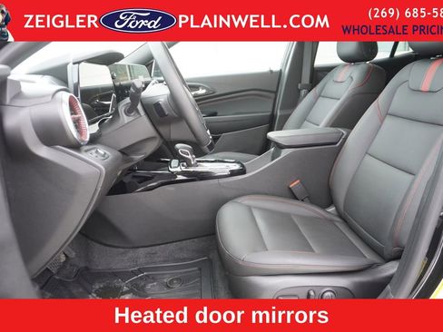 Used 2025 Chevrolet Trax RS w/ Sunroof Package image 17