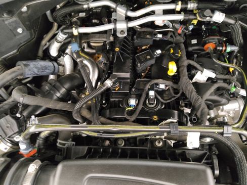 Used 2021 Ford Explorer XLT image 30