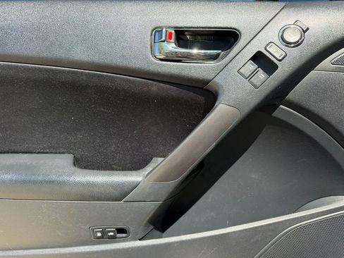 Used 2011 Hyundai Genesis 2.0T RWD image 8