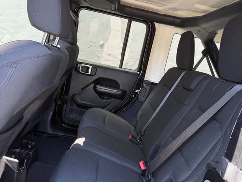 Used 2018 Jeep Wrangler Unlimited Sport S AWD/4WD image 23