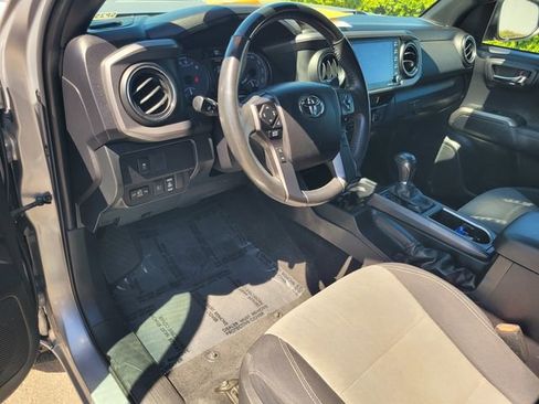 Used 2021 Toyota Tacoma TRD Off-Road AWD/4WD image 12
