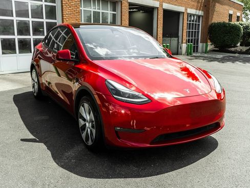 Used 2023 Tesla Model Y Long Range AWD/4WD image 5