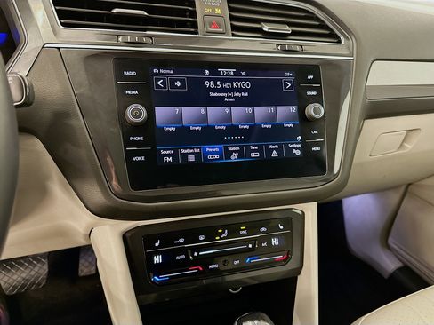 Used 2023 Volkswagen Tiguan SE image 25