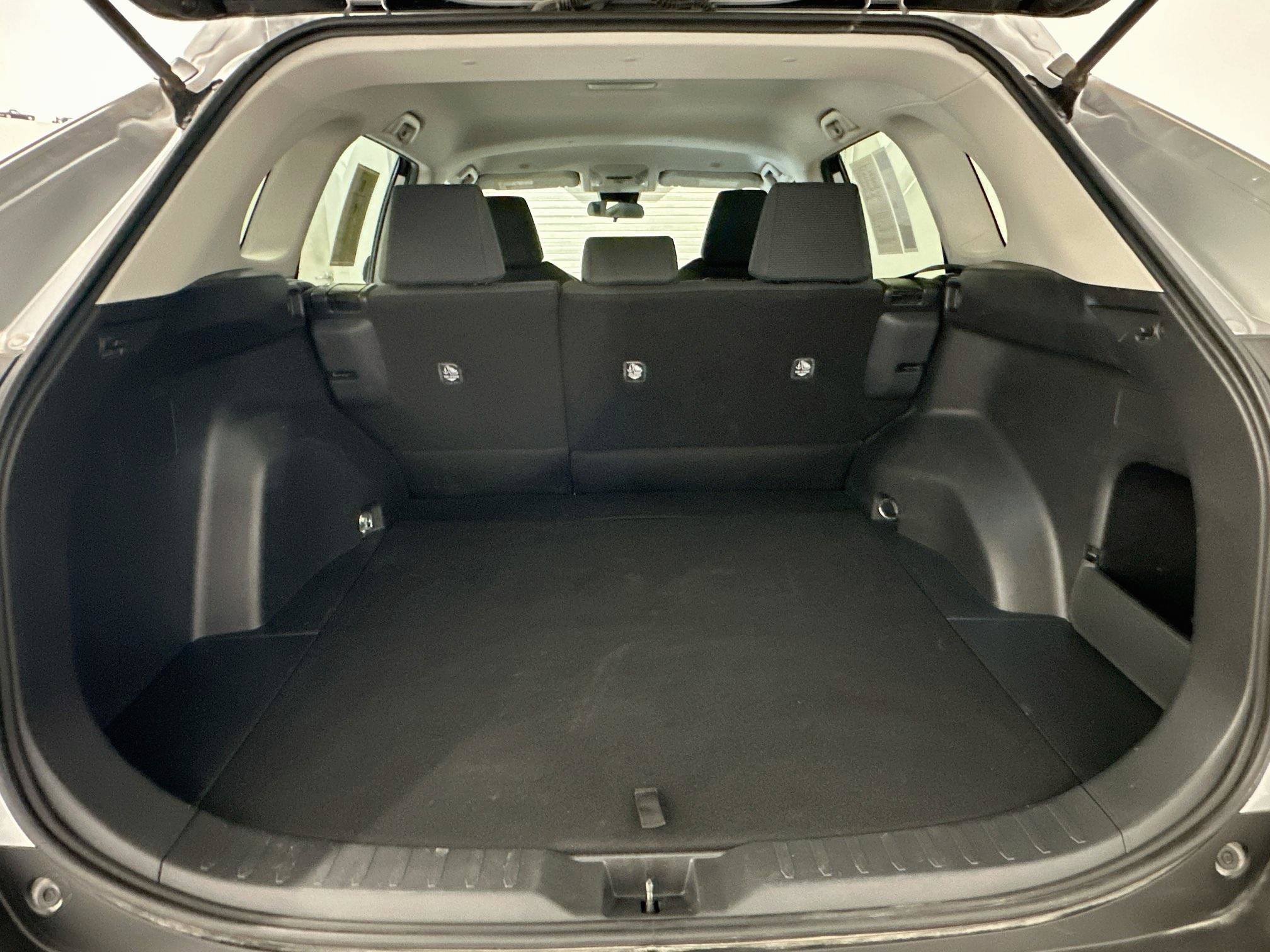 Used 2025 Toyota RAV4 LE AWD/4WD image 30