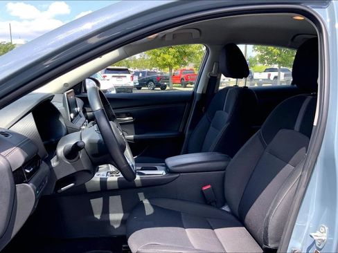 Used 2025 Nissan Sentra SV w/ All-Weather Package FWD image 9