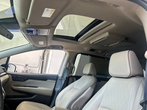 Used 2024 Honda Odyssey Elite image 6