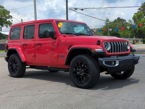 Used 2025 Jeep Wrangler Unlimited Sahara w/ Safety Group AWD/4WD image 2