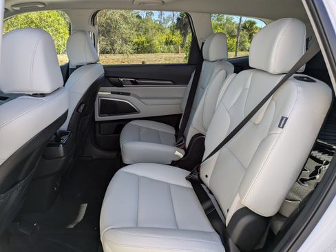 New 2025 Kia Telluride S image 17