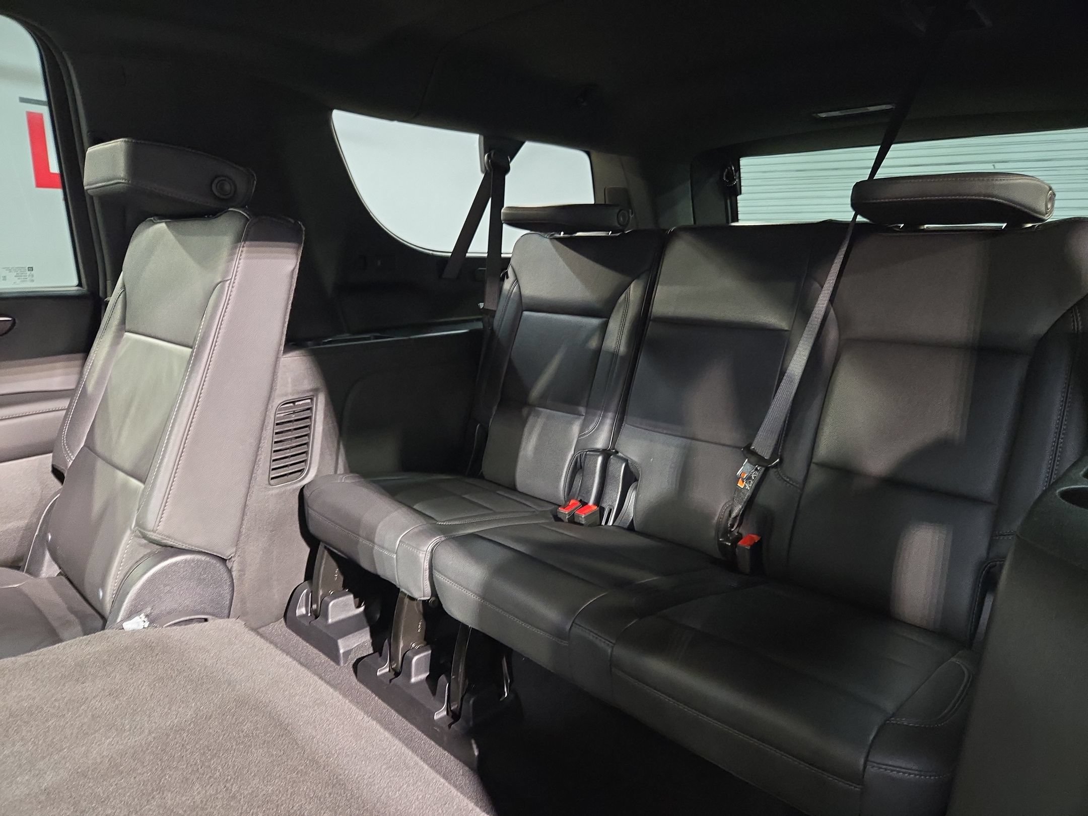 Used 2025 Chevrolet Suburban Z71 AWD/4WD image 34