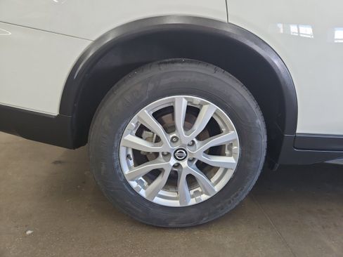 Used 2017 Nissan Rogue SV image 23