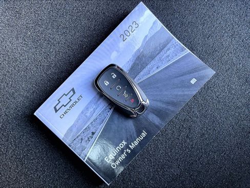 Used 2023 Chevrolet Equinox LT AWD/4WD image 32