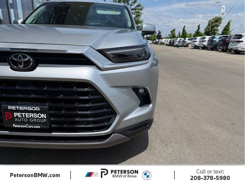 Used 2024 Toyota Grand Highlander AWD image 40
