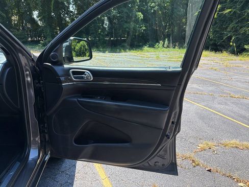 Used 2018 Jeep Grand Cherokee Overland AWD/4WD image 19