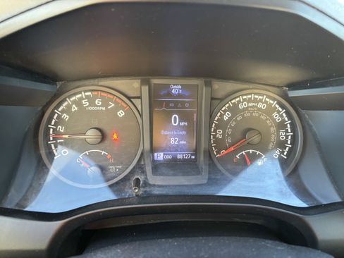 Used 2018 Toyota Tacoma SR image 16