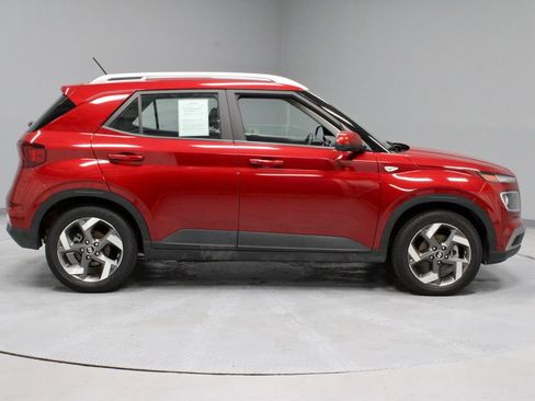 Certified 2025 Hyundai Venue Limited FWD image 13
