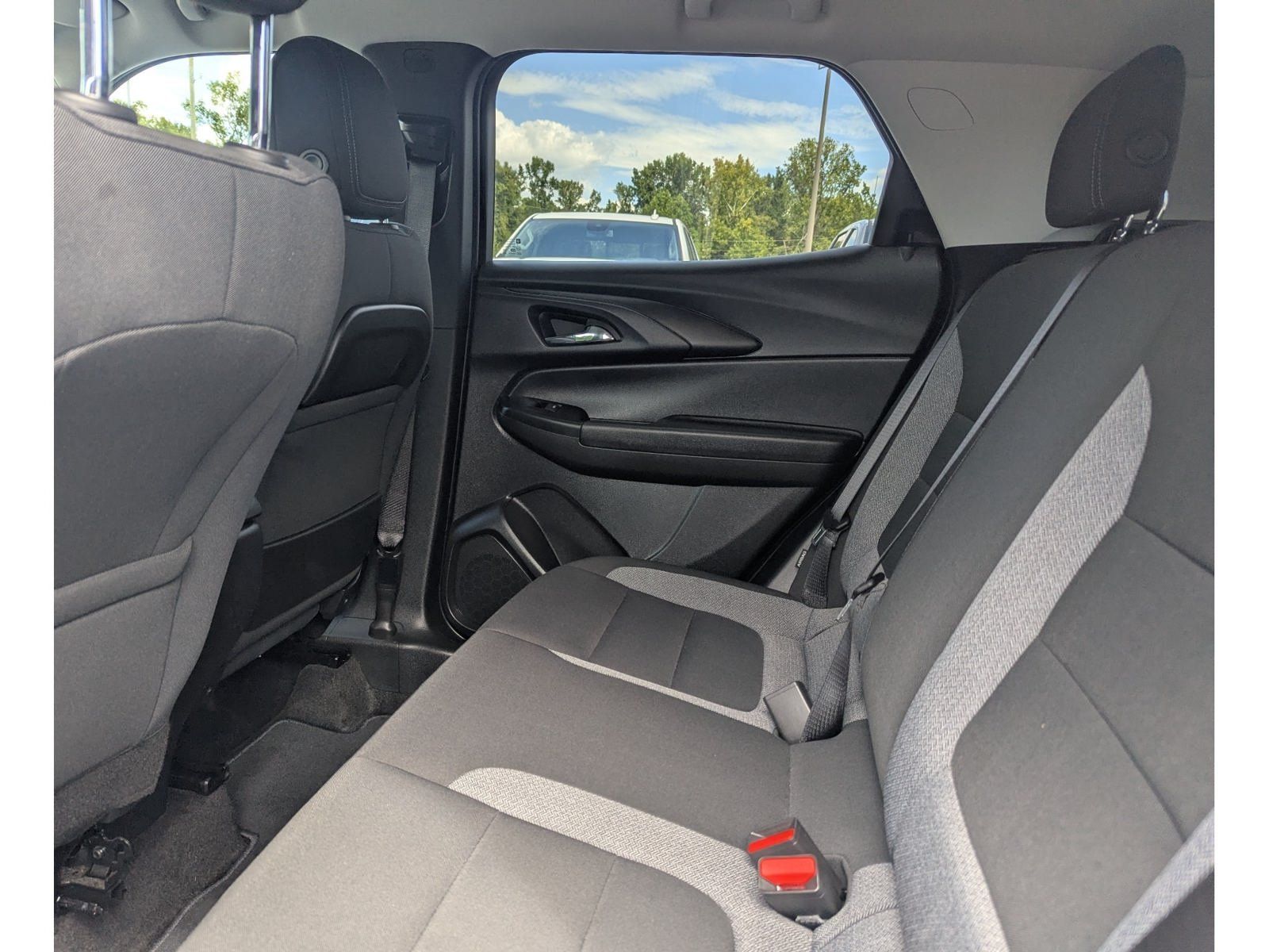 Used 2023 Chevrolet TrailBlazer LT FWD image 12