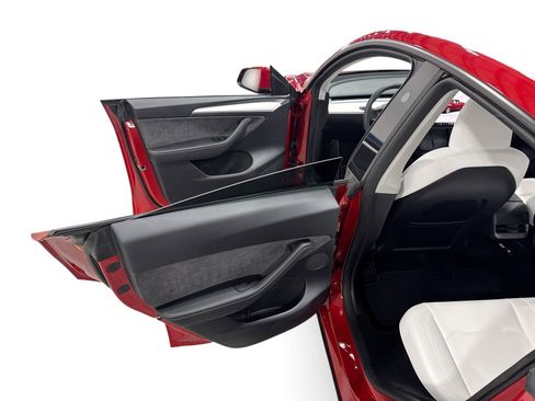 Certified 2023 Tesla Model Y Long Range AWD/4WD image 10