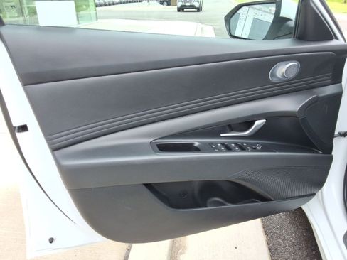 Used 2025 Hyundai Elantra SEL FWD image 22