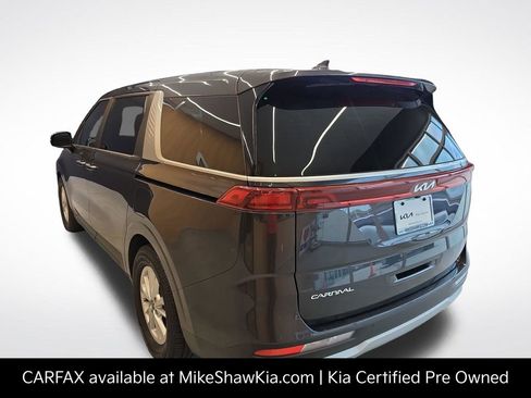 Used 2023 Kia Carnival LX FWD image 4