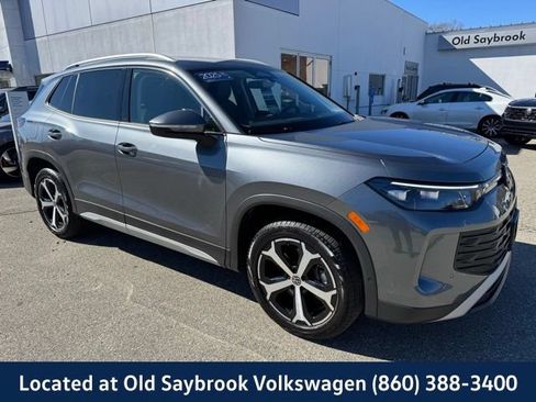 Certified 2025 Volkswagen Tiguan SE AWD/4WD image 3