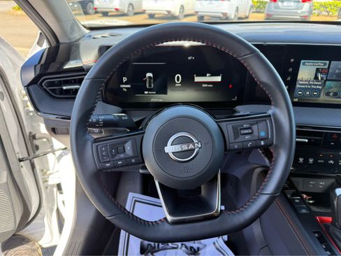Used 2025 Nissan Kicks SR image 6