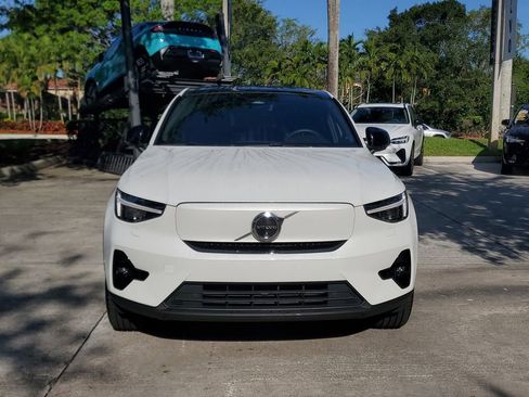 Certified 2023 Volvo C40 P8 Recharge Ultimate w/ Protection Package Premier AWD/4WD image 2