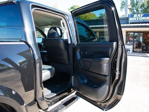 Used 2017 Nissan Titan S image 37