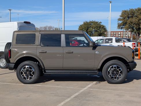 New 2025 Ford Bronco Outer Banks image 3
