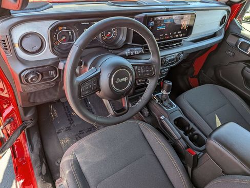 Used 2025 Jeep Wrangler Unlimited Sport AWD/4WD image 16