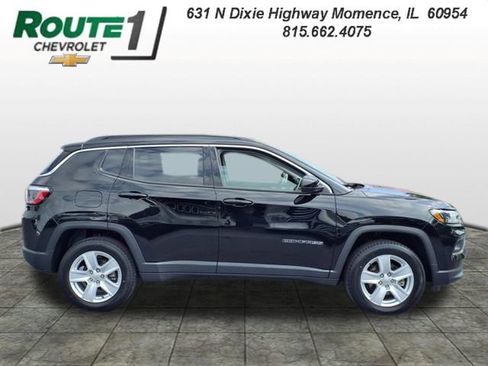 Used 2022 Jeep Compass Latitude w/ Convenience Group AWD/4WD image 3