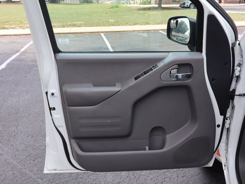 Used 2017 Nissan Frontier SV w/ SV Value Truck Package AWD/4WD image 23