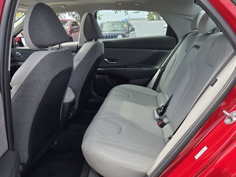 Used 2025 Hyundai Elantra Limited FWD image 11