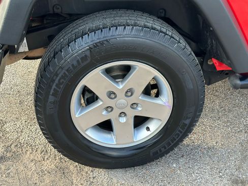 Used 2013 Jeep Wrangler Sport AWD/4WD image 31