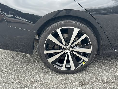 Used 2019 Nissan Altima 2.5 SR w/ SR Premium Package image 16