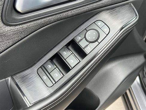 Used 2022 Nissan Rogue SV image 13