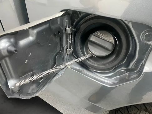 Used 2017 Nissan Titan S AWD/4WD image 27