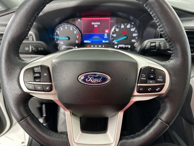 Used 2023 Ford Explorer XLT w/ Equipment Group 202A AWD/4WD image 22