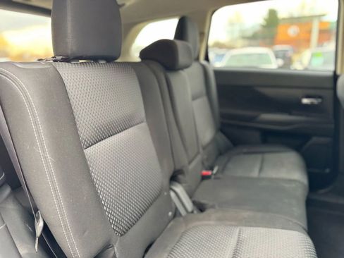 Used 2017 Mitsubishi Outlander SE image 10