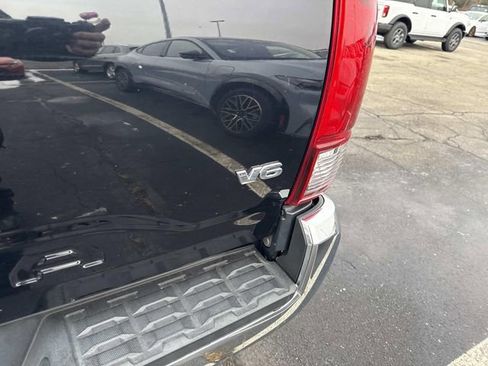 Used 2018 Toyota Tacoma SR5 image 7