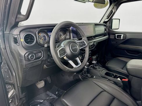 Used 2025 Jeep Wrangler Unlimited Sahara AWD/4WD image 9