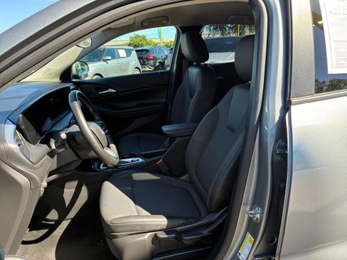 Used 2025 Buick Encore GX Preferred AWD/4WD image 25