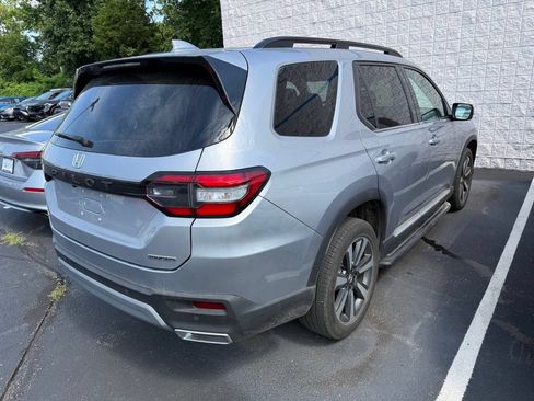 Certified 2024 Honda Pilot Touring image 6