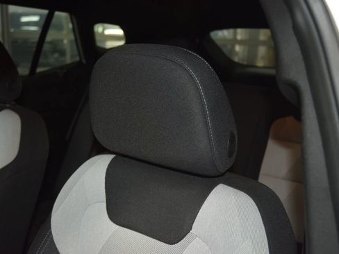 Used 2024 Chevrolet Trax RS FWD image 38