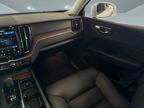 Used 2023 Volvo XC60 B5 Plus image 28