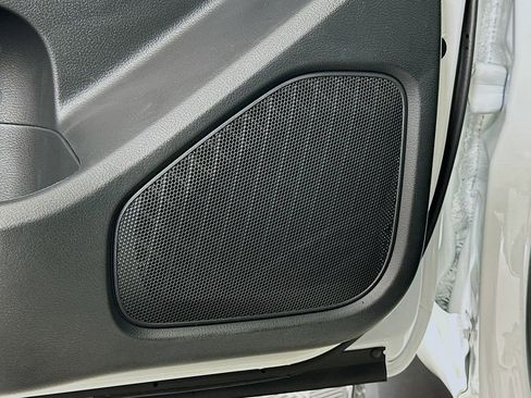 Used 2024 Nissan Frontier SV w/ SV Convenience Package image 18