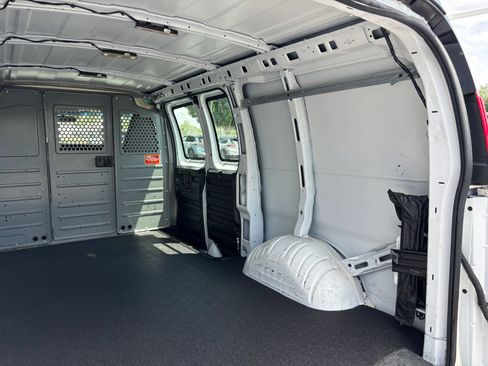 Used 2016 Chevrolet Express 2500 RWD image 11