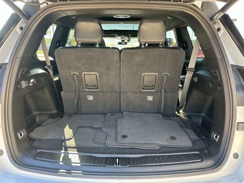 Used 2024 Jeep Grand Cherokee L Limited w/ Luxury Tech Group II image 9