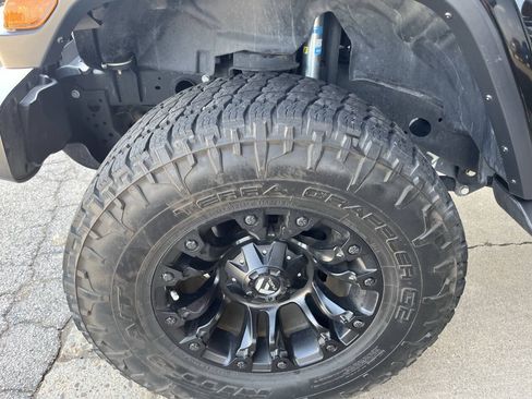 Used 2019 Jeep Wrangler Unlimited Sahara AWD/4WD image 17