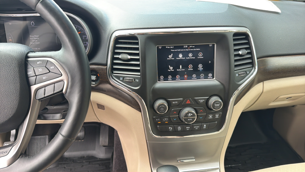 Used 2018 Jeep Grand Cherokee Laredo AWD/4WD image 18