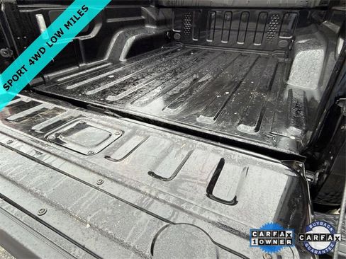 Used 2025 Jeep Gladiator Sport image 27